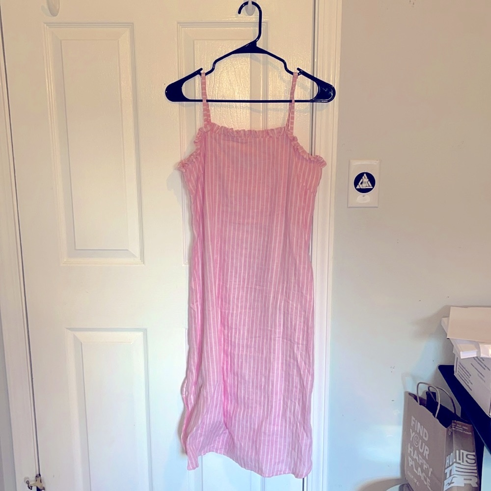 Beautiful pink/white sundress Adjustable straps fully lined.